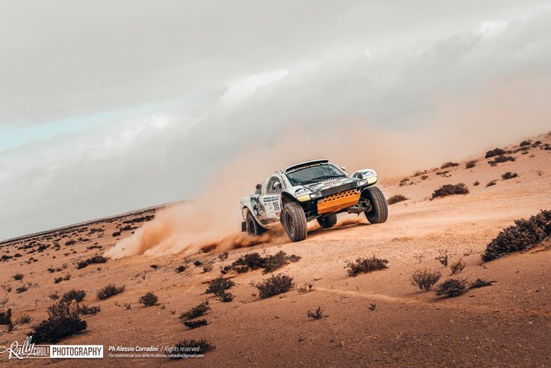 carrera coches desierto