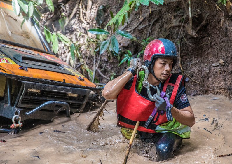 rainforest malaysia 4x4
