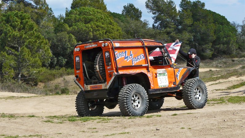 land-rover-defender-motor land-rover-defender-motor