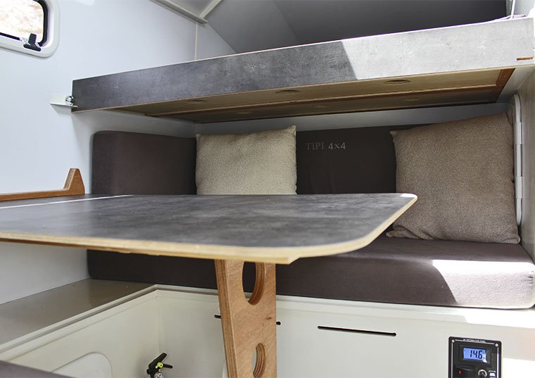 mesa y cama tipi4x4