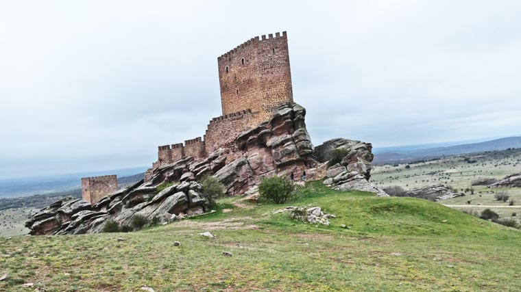 castillo zafra serie