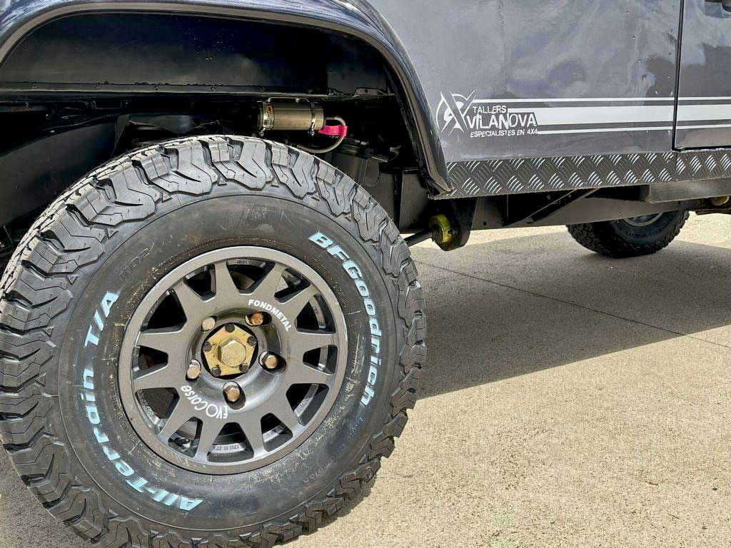 DEFENDER 110 PICK UP RUEDAS