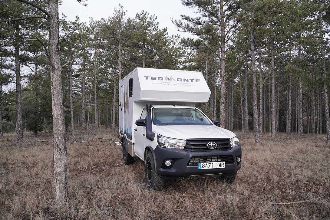 TOYOTA HILUX OVERLAND
