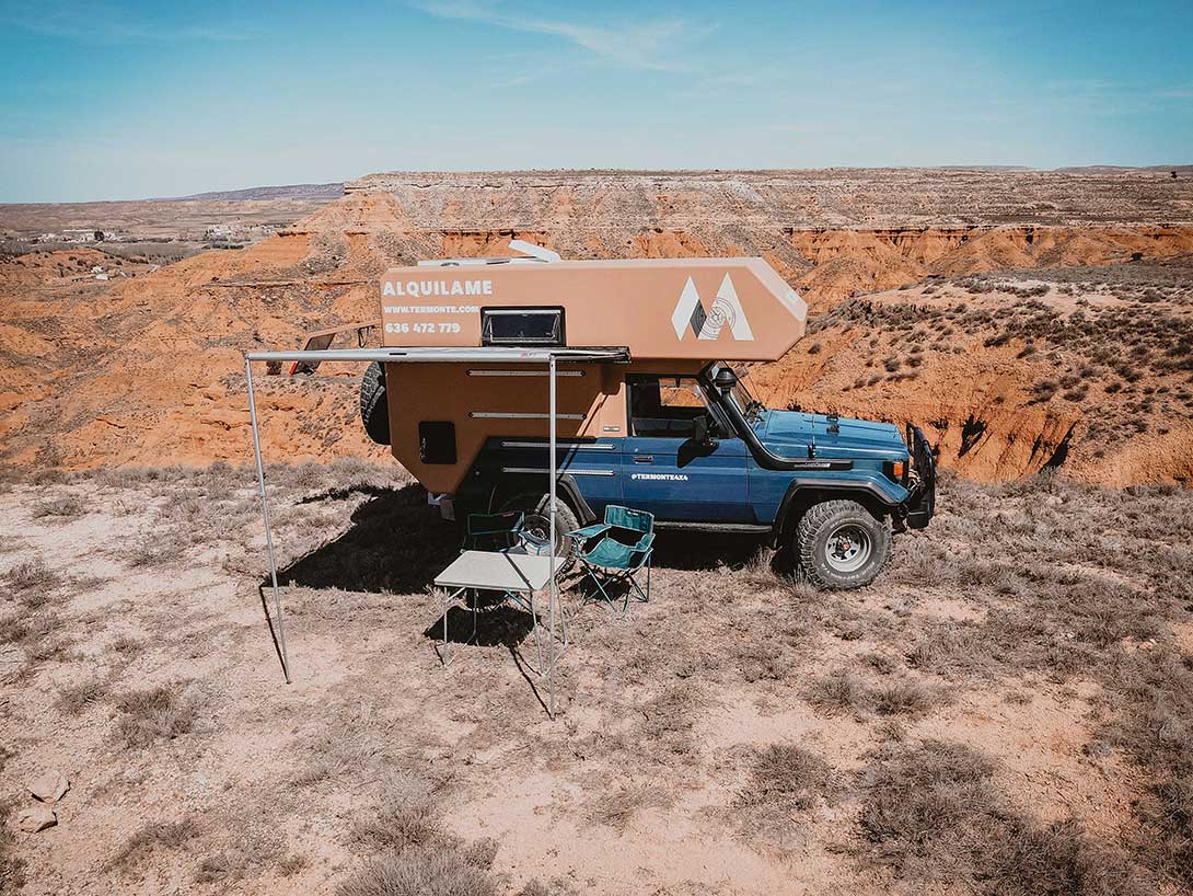 TOYOTA LAND CRUISER 70